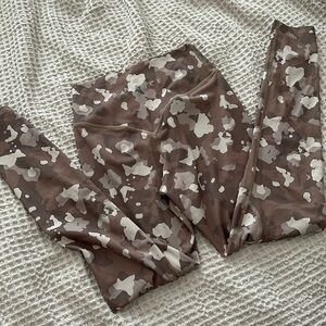Balance Athletica Leggings Neutral Camo